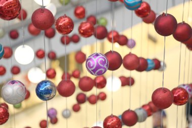 Top yeni yıl süslemeleri.