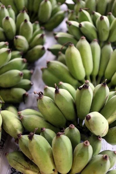 Ainda não amadureceu as bananas . — Fotografia de Stock