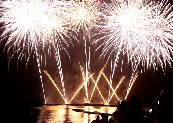 Mélanger feux d'artifice ou pétard . — Photo