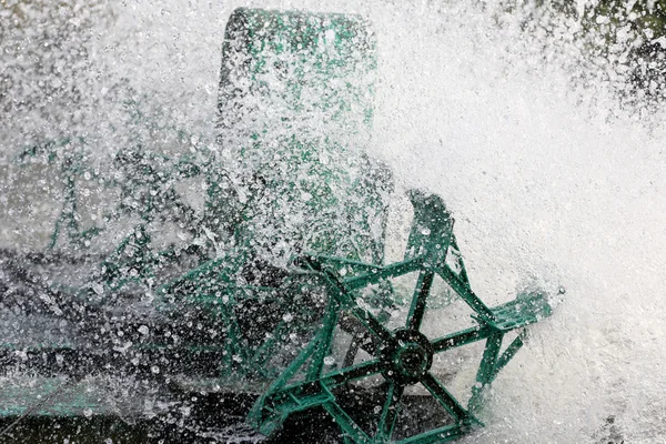 Éclaboussures de turbines à eau . — Photo