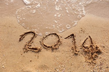 plajlar dalgalar ve metin kuma çizilmiş 2014.