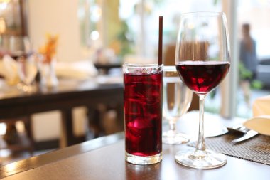 Şarap ve üzüm suyu.