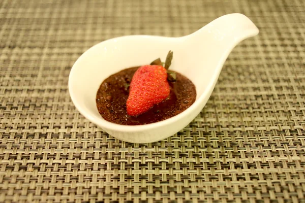 Strawberry chocolate cake. — Stock Photo, Image