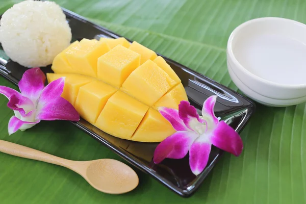 Rijpe mango plakkerige rijst. — Stockfoto