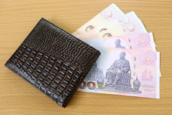 Bankovky z Thajska v peněžence. — Stock fotografie
