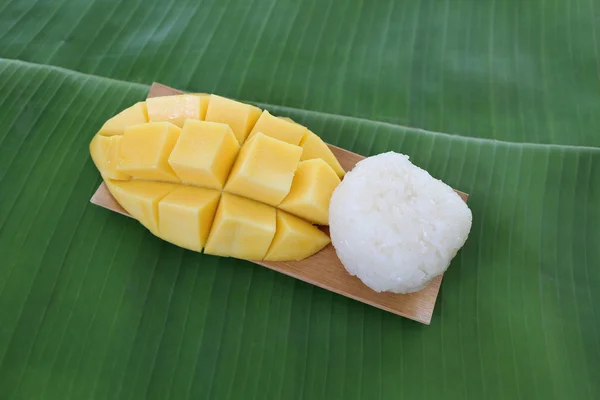 Ripe mango sticky rice. — Stock Photo, Image