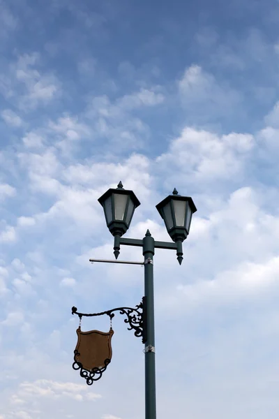 Iluminação no parque . — Fotografia de Stock