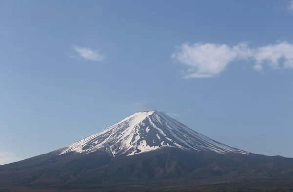 Fuji-Ansichten im blauen Himmel montieren. — Stockfoto