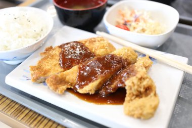 Teriyaki tavuk pilav.