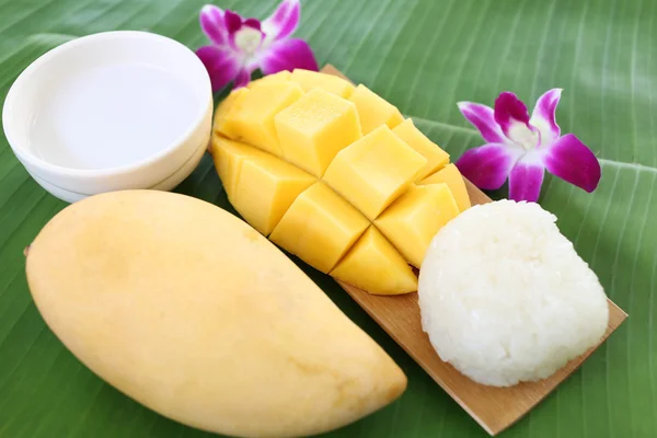 Mango sticky rice local dessert. — Stock Photo, Image