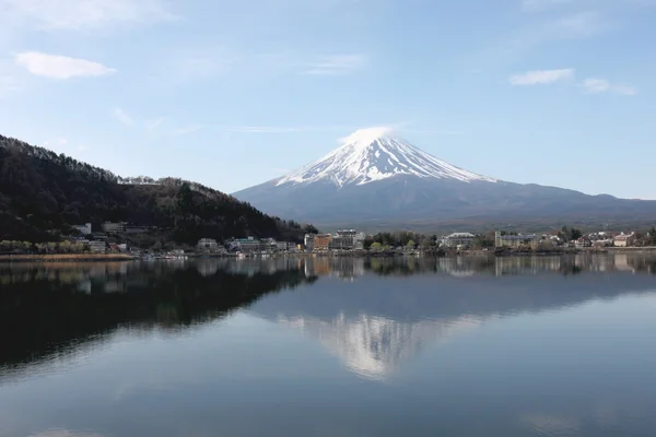 Mount Fuji kawaguchiko jezioro zdaniem. — Zdjęcie stockowe