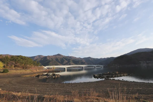 Berge und Kawaguchiko-See. — Stockfoto