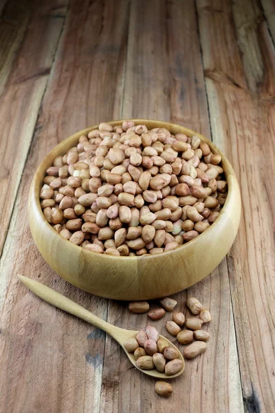 Peanuts in wooden bowl. — Stock Photo, Image