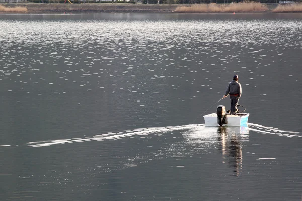 Man Fishing Lake. — Stock Photo, Image