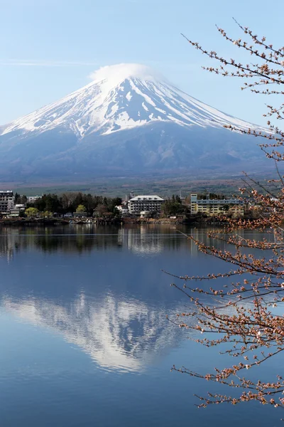 Mount Fuji in kawaguchiko lake side. — Stock Photo, Image