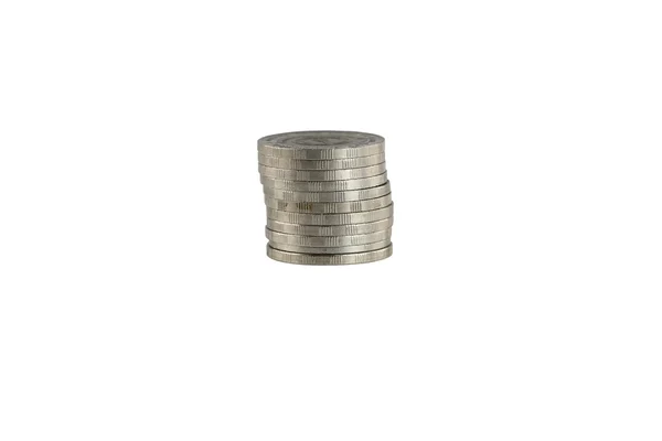 Silver mynt stack på vit bakgrund. — Stockfoto
