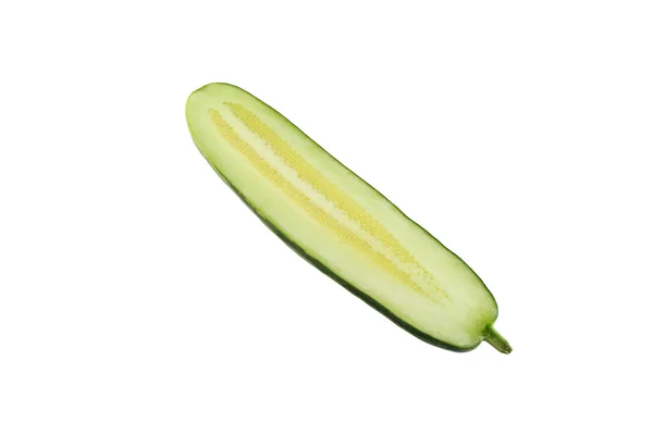 Pepino fresco en corte aislado en blanco . — Foto de Stock