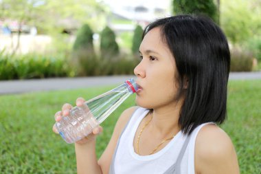 İçme suyu Tay hamile anne oldu.