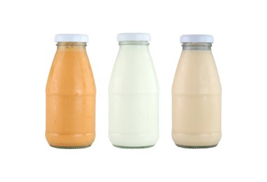 Beyaz izole süt cam şişe.