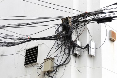 Sinyal kablosu dolaştırmak.