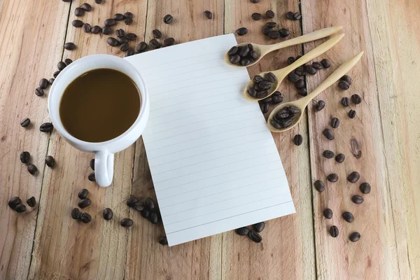 Taza de café blanco y papel de nota . — Foto de Stock