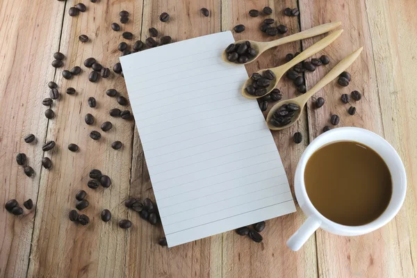 Taza de café blanco y papel de nota . — Foto de Stock