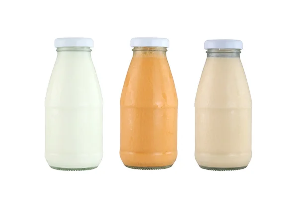 Молочна скляна пляшка ізольована на білому . — стокове фото