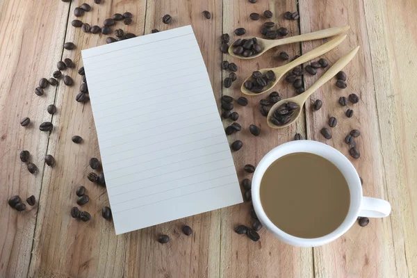 Taza de café blanco y papel de nota . — Foto de Stock