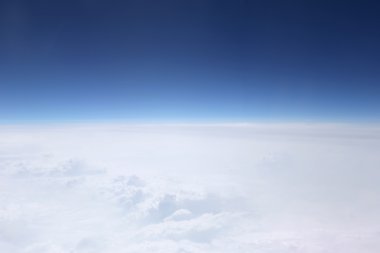 Mavi gökyüzü gündüzleri bulut.