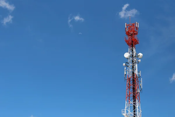 Antenne voor telefonische communicatie.. — Stockfoto