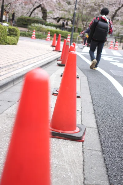 Cone de tráfego utilizado na estrada . — Fotografia de Stock
