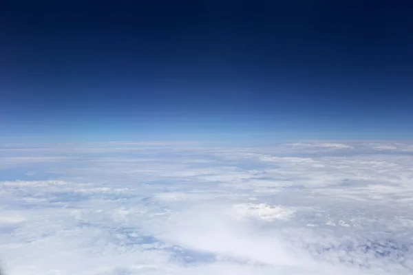 Nuvem no céu azul durante o dia . — Fotografia de Stock