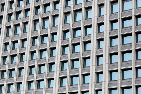 Edificio de oficinas de Windows of Modern Business en el centro . —  Fotos de Stock