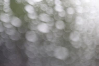 Yağmur damlaları cam arka plan bulanıklık.