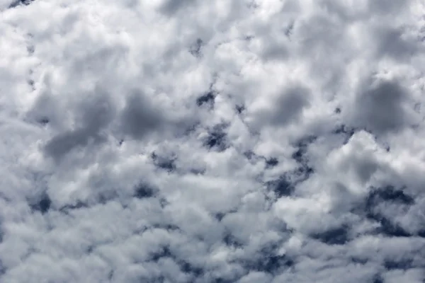 비의 하늘에 구름 형성 시작. — 스톡 사진