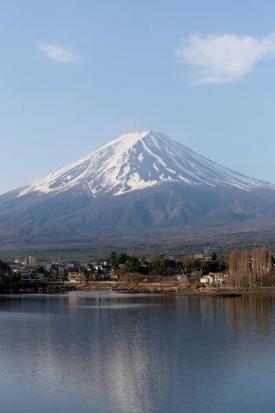 Kawaguchiko lake and views of Mount Fuji. — Stock Photo, Image
