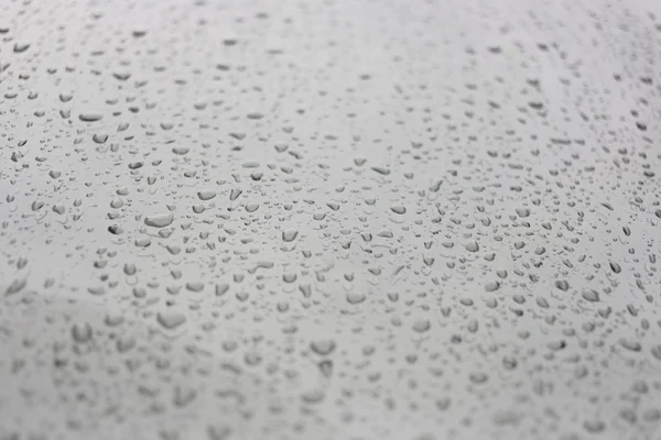 Regn droppar på glas bakgrund. — Stockfoto