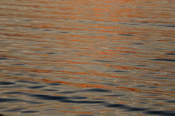 Luz refletida do pôr do sol à noite . — Fotografia de Stock