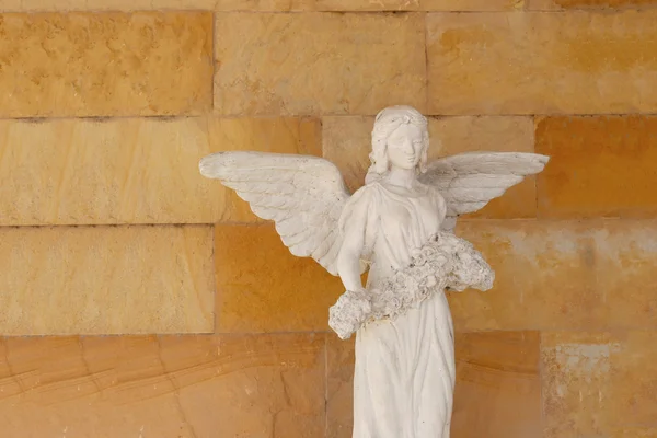 Estátua de anjo velho . — Fotografia de Stock