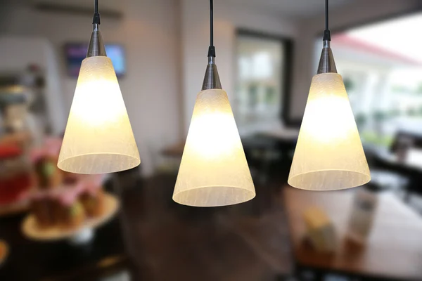 Warm lighting modern ceiling lamps in the cafe. — Stock Photo, Image