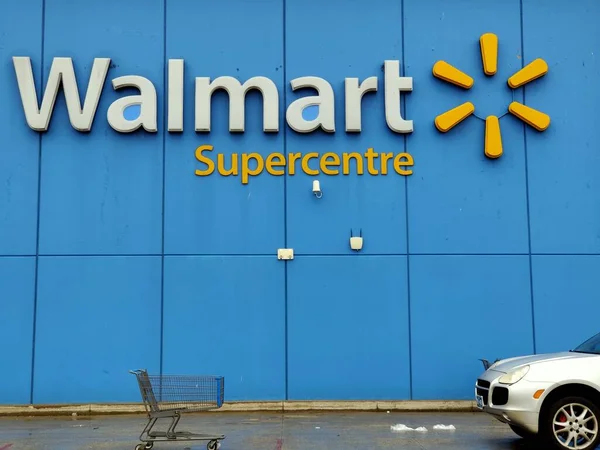 Toronto Canadá 2020 Walmart Escaparate Walmart Inc Una Corporación Minorista Imagen de archivo