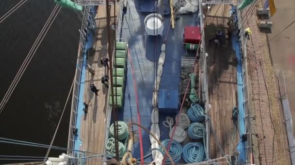 Blick vom Mast des großen Segelschiffs — Stockvideo