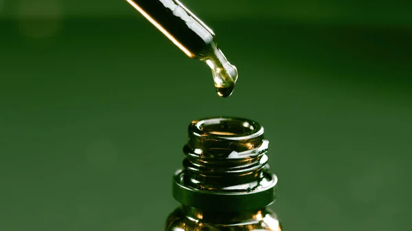 CBD hemp oil in a bottle — Stock Photo, Image