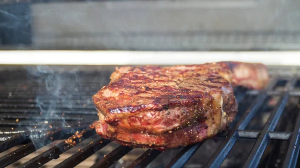 Grilovací tomahawk steak — Stock fotografie