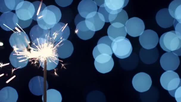 Искра праздника с огнями — стоковое видео