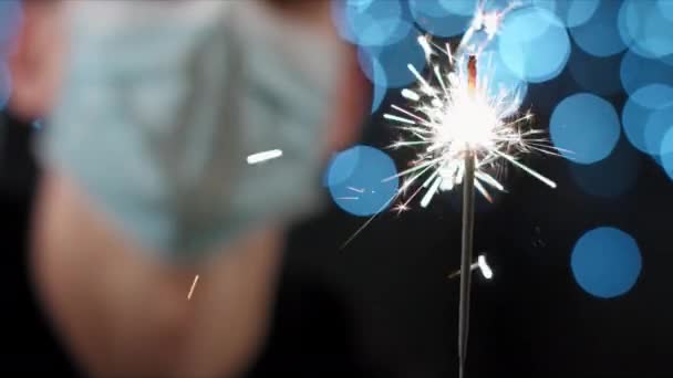 CU man with face mask and sparkler — Stock Video