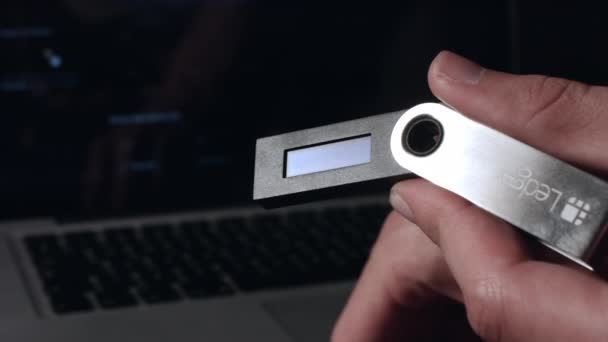 Portfel kryptograficzny Ledger Nano S — Wideo stockowe