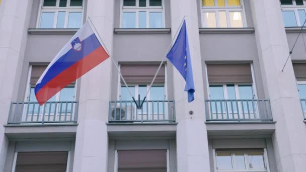 Bandera de Eslovenia y de la UE — Vídeo de stock