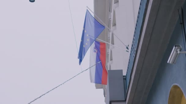 Bandera de Eslovenia y de la UE — Vídeo de stock