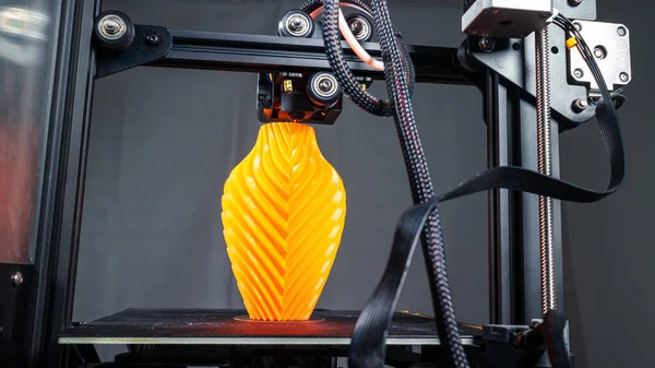 3D打印机打印花瓶 — 图库照片